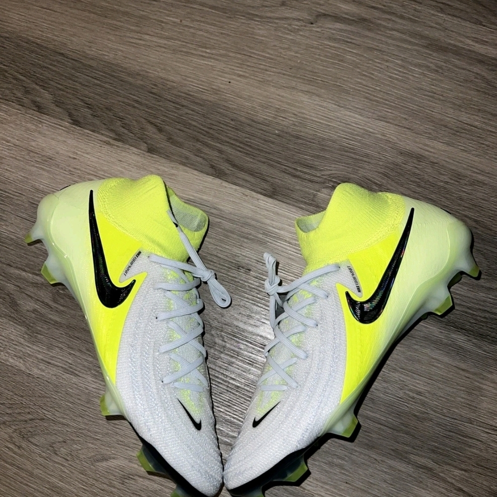 New Nike Soccer Cleats Yellow & White High-Top Boots